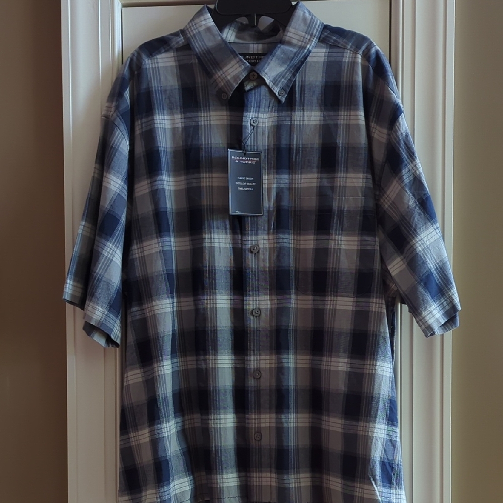 Roundtree & Yorke Casual Blue and Gray Button Down Shirt